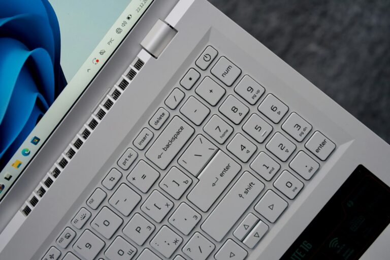 How to Maximize Efficiency with the Right Power Accessories